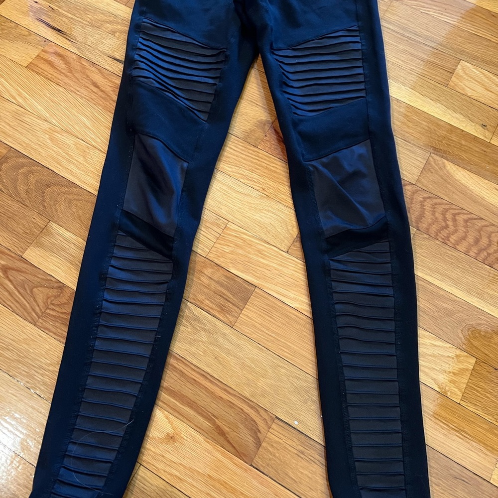 Alo Yoga Moto Legging - Size Medium